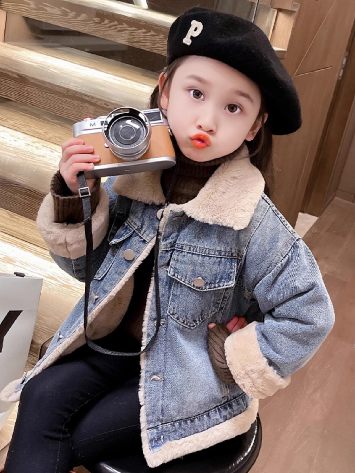 Chaqueta vaquera de invierno para niñas, estilo coreano, holgada, con forro polar, nueva colección 2025, prenda superior gruesa para bebés, a la moda.