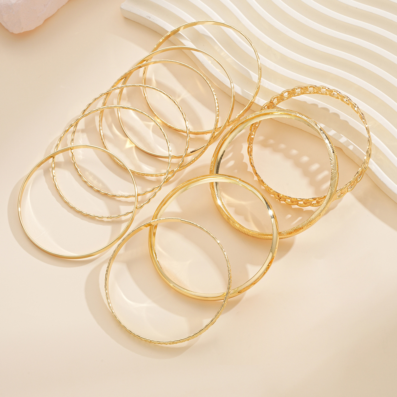 Europa y los Estados Unidos venta cruzada en caliente pentagrama ancho oro brazalete conjunto de pulsera de abertura ondulado lujoso viento plegable pulsera