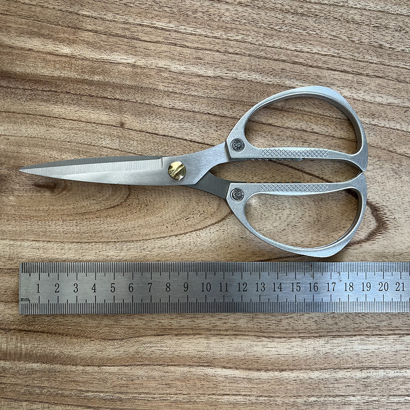 K82 실버 손잡이 가위