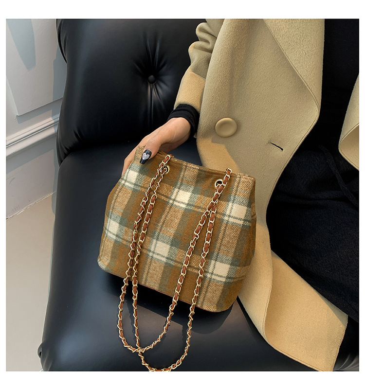 Retro and fashionable woolen texture bucket bag, large capacity commuting bag, chain check pattern casual single-shoulder crossbody women's bag undefined