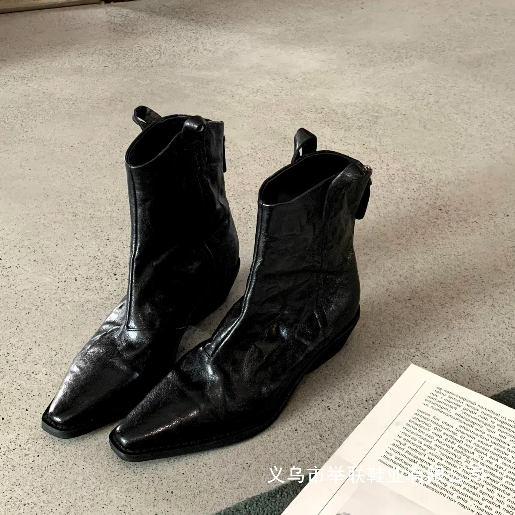 牛皮版~时髦尖头V口显瘦粗跟皱感西部短靴女真皮马丁靴单靴小踝靴