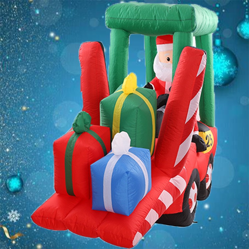 지게차를 운전하는 산타클로스