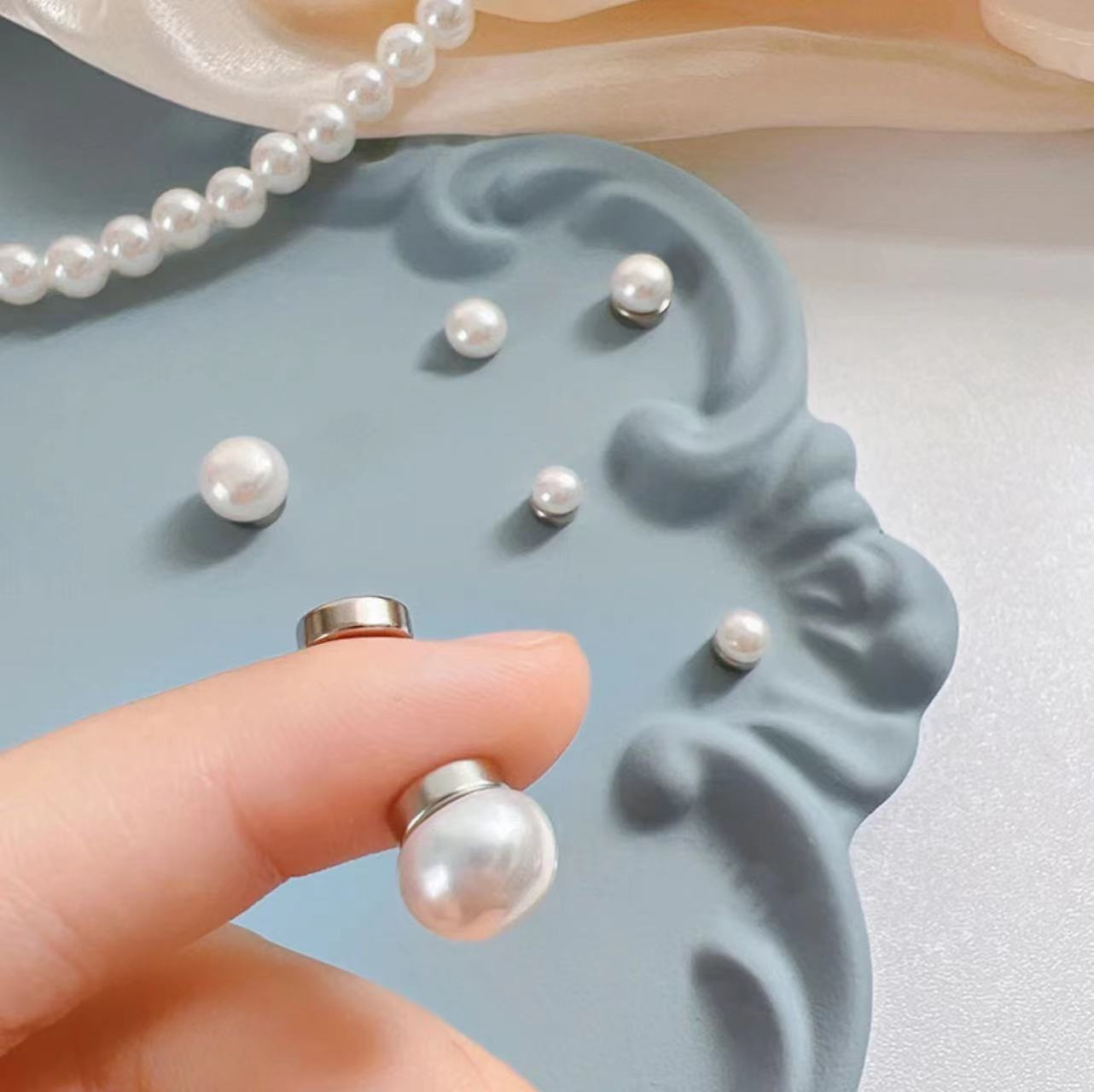 Ear clips from pearl, 10mm