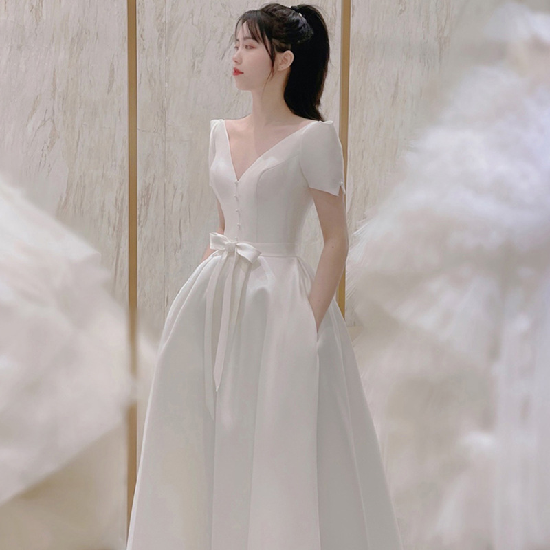 White Satin Dress 2026 New French Style Registration Engagement Dress V-Neck Short-Sleeve Travel Photography Light Wedding Dress