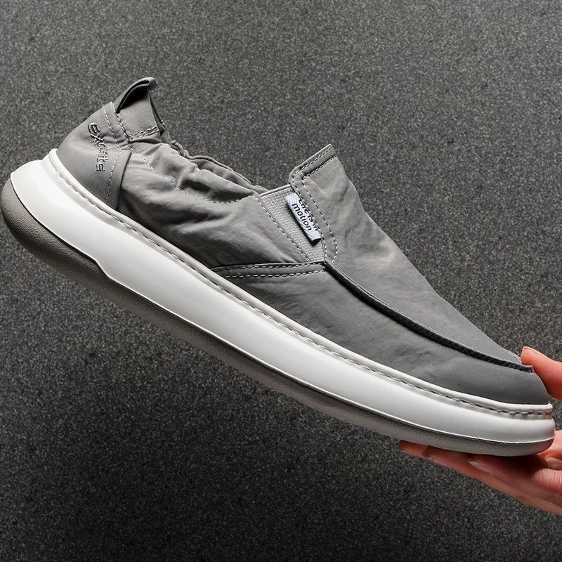 Летние черные высококачественные мужские повседневные парусиновые туфли, простые и универсальные низкие туфли на одну ногу, легкие, тонкие и дышащие тканевые туфли.