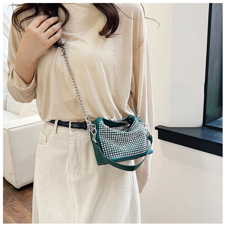 Women's Small Pu Leather Rhinestone Solid Color Streetwear Cylindrical Lock Clasp Shoulder Bag Crossbody Bag Chain Bag display picture 1