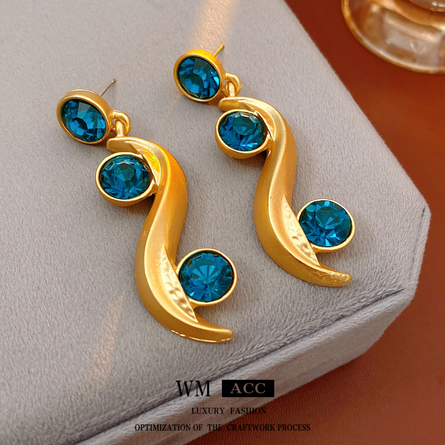 Medieval vintage diamantes ondulados pendientes collar lujo ligero nicho conjunto retro joyas versátiles femeninas sensación de alta calidad image 4
