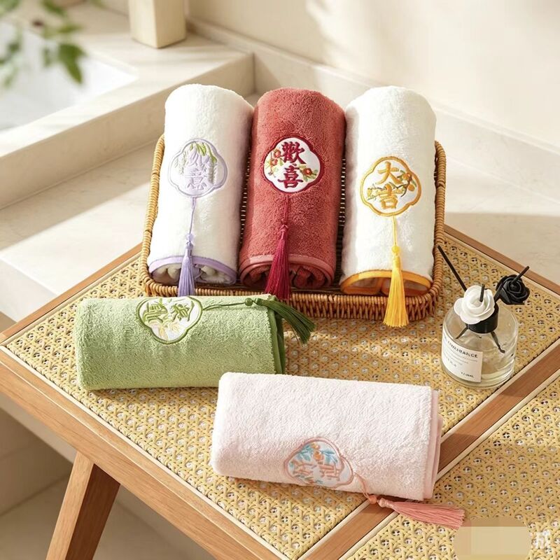 Embroidered tassel souvenir towel, wedding return gift, small gift from the wedding shop, manufacturer wholesale and delivery, gift box packaging