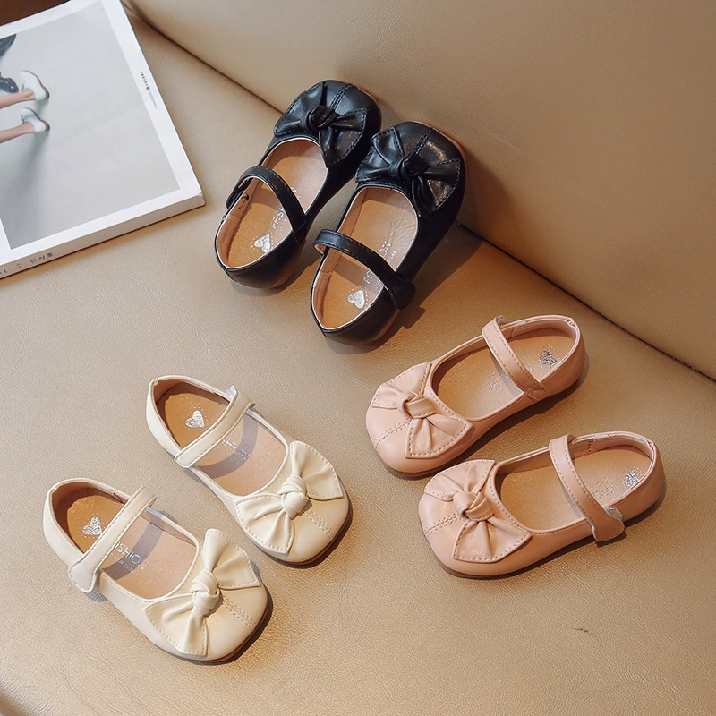 2024 весна и осень Новая кожаная обувь для девочек Детская обувь принцессы с бантом Модная одинарная обувь для маленьких девочек в Корейском стиле с мягкой подошвой