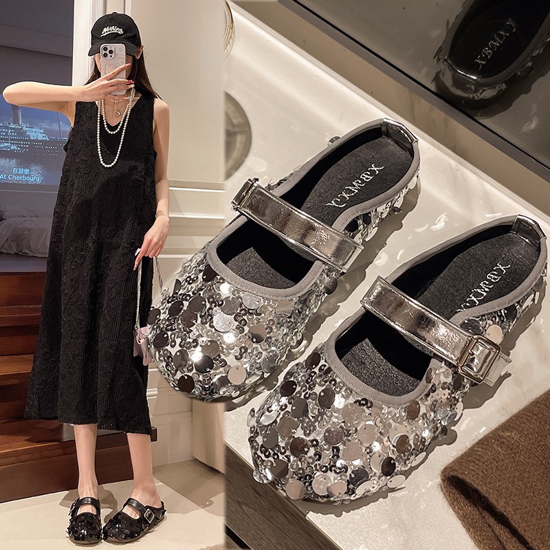 Shiny cute mule with a strap flat