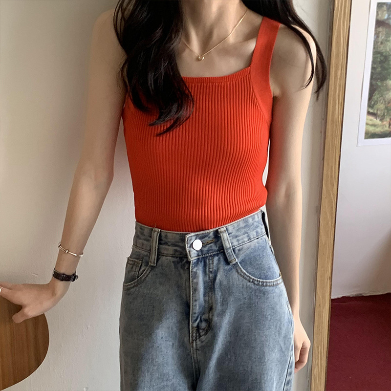 夏の韓国版の純色の短いタイプの中に黒いベストのニットの女性の底のシャツの学生の小さいガーターの上着を掛けて外に着ます。|undefined