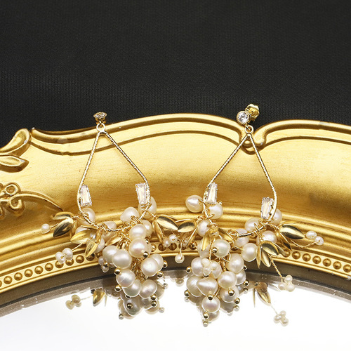 Natural pearl earrings niche antique retro earrings high-end light luxury jewelry high-quality beaded earrings wholesale