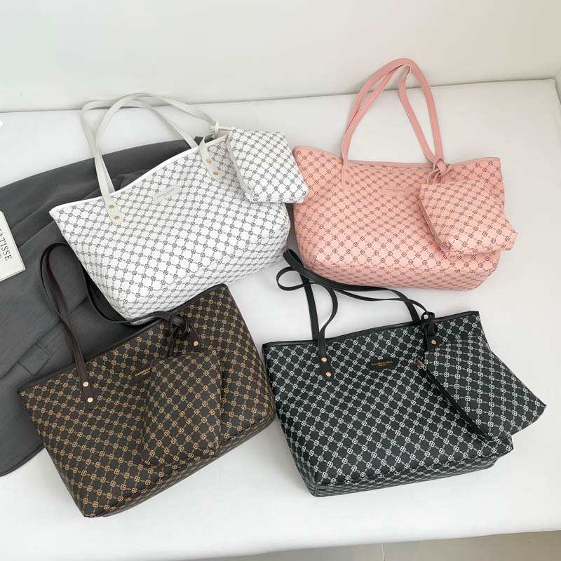 Tendencia transfronteriza coreana bolso de mano bolso de mujer 2025 nuevo invierno estriado bolso de hombro ligero de lujo bolso de brazos