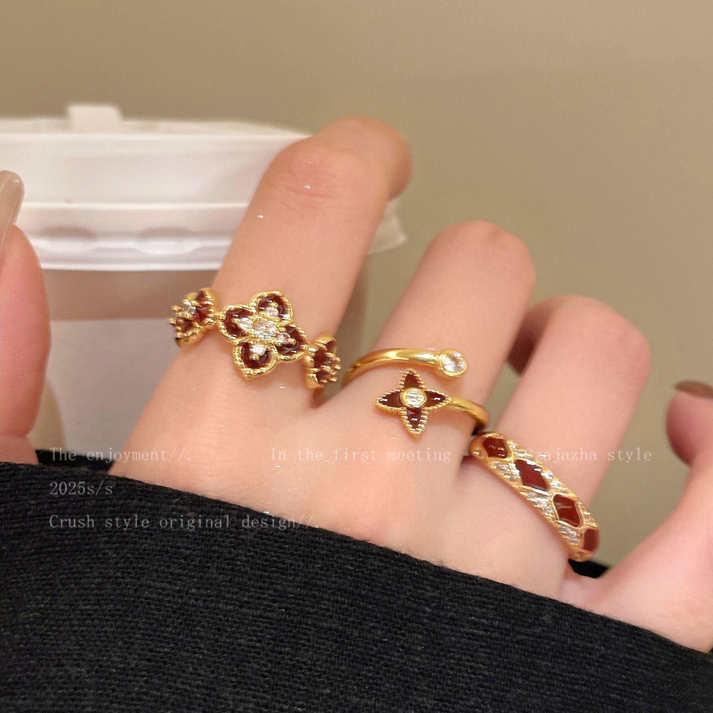 Sparkling Designer Ring For Women, Elegant And Comfortable Piece_voghion.com