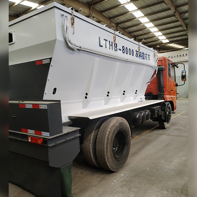 自走式8方撒布车 工程撒布机 多功能罐装水泥撒灰车厂家