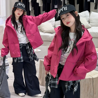 女童洋气春秋款外套2026新款儿童宽松秋季运动上衣女孩连帽冲锋衣