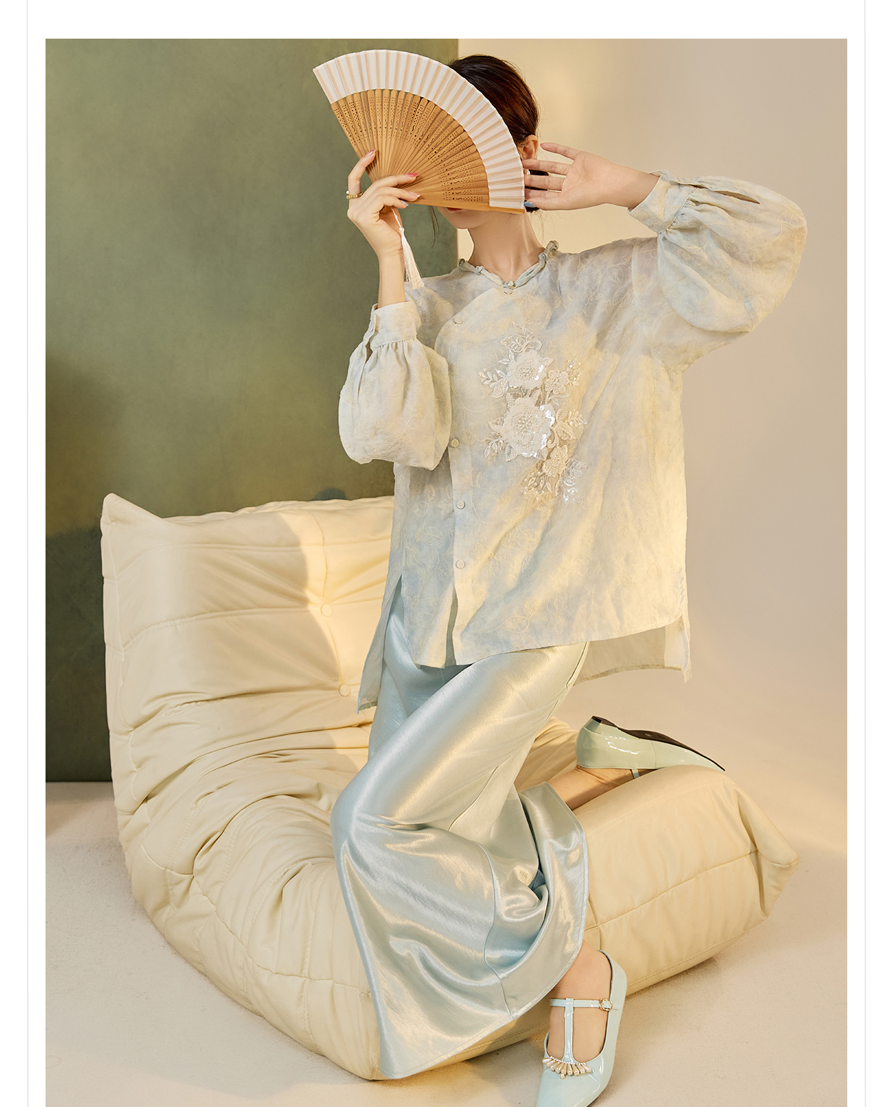 Áo sơ mi thêu phong cách retro đầu thu 2026, cổ chéo nghệ thuật, phong cách Tân Trung Hoa — màu xanh nhạt chi tiết 11