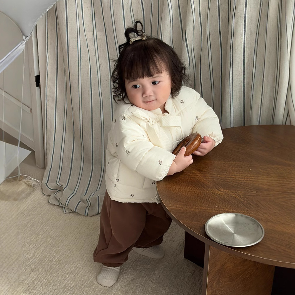 2024 nuevo otoño e invierno lindo traje de bebé súper lindo dibujos animados simple cereza engrosamiento cálido traje de dos piezas para bebés