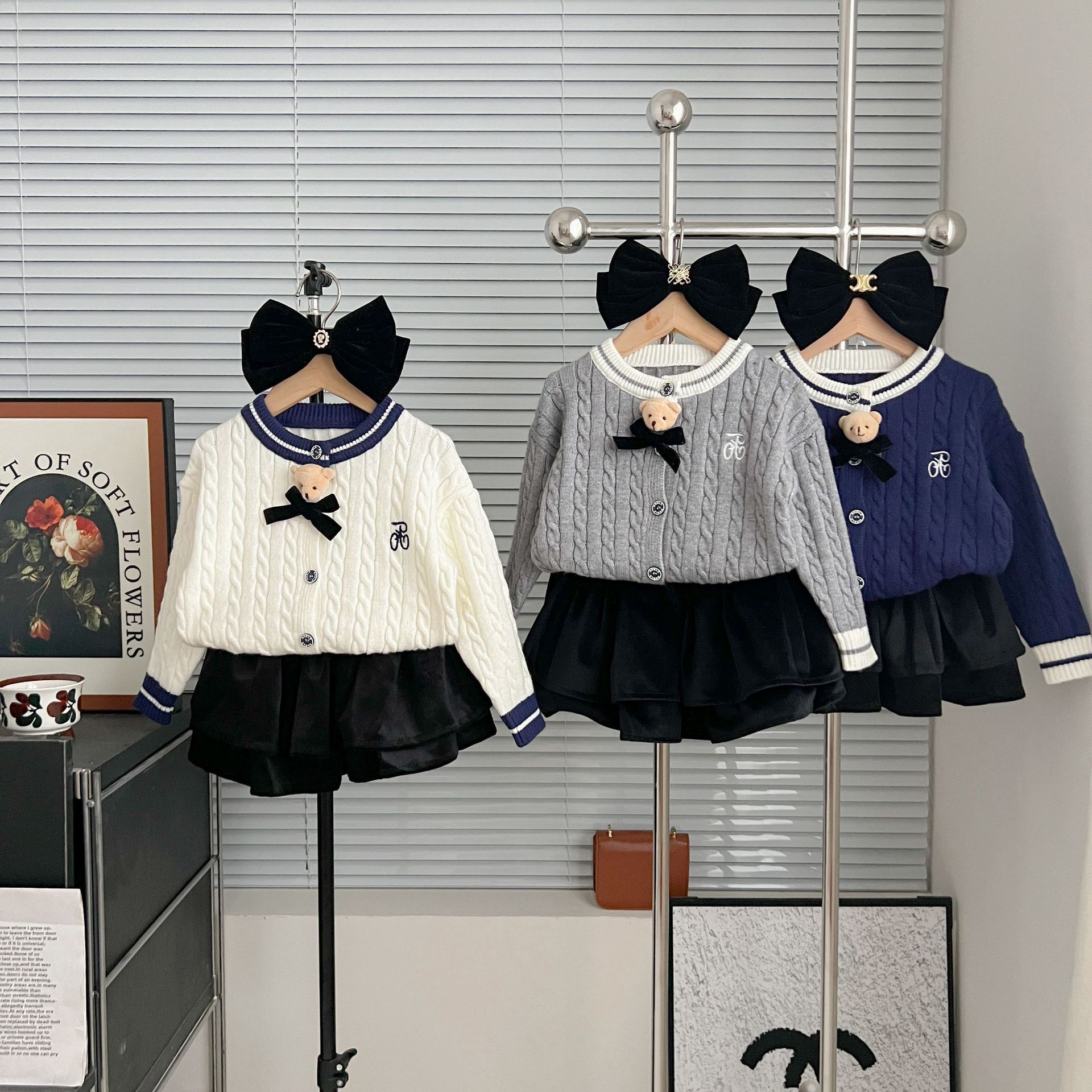 Children's Korean version cardigan 2024 children's clothing new product girls' knitted baby striped round neck jacket_voghion.com