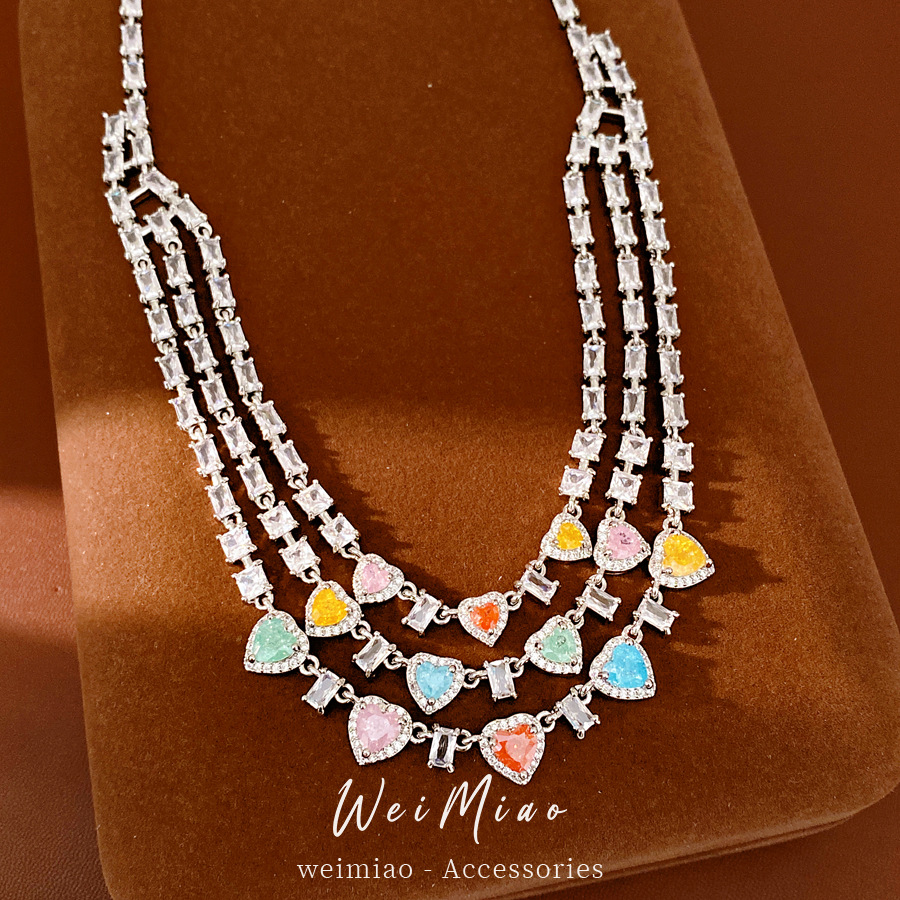 Collar multicapa de zircon de color cuadrado en forma de corazón ligero de lujo nicho de alta calidad accesorios de vacaciones collar de clavícula
