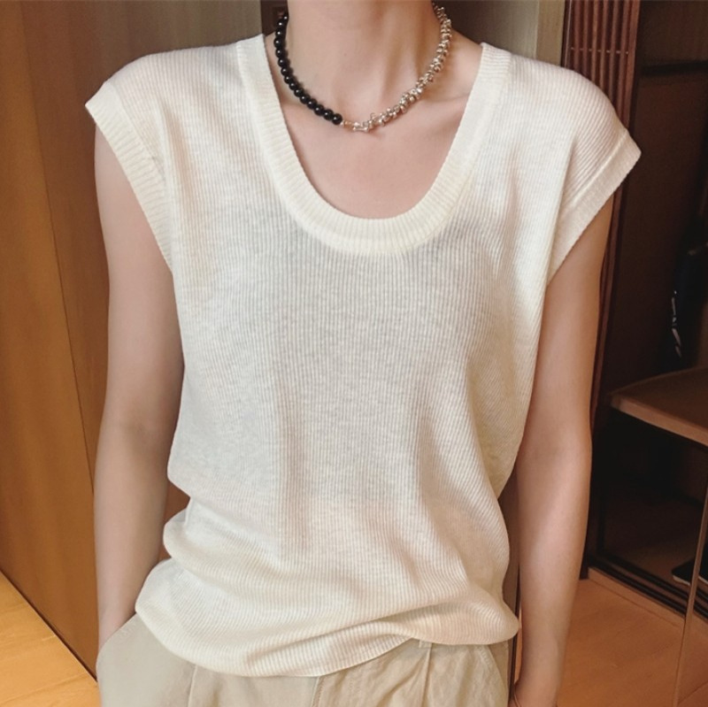 White knitted T-shirt
