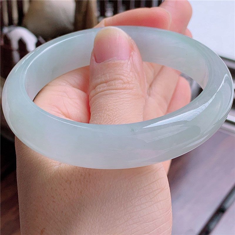 Vòng tay ngọc bích Miến Điện dạng Quý phi, đá băng chủng bạch nguyệt quang, đơn sắc