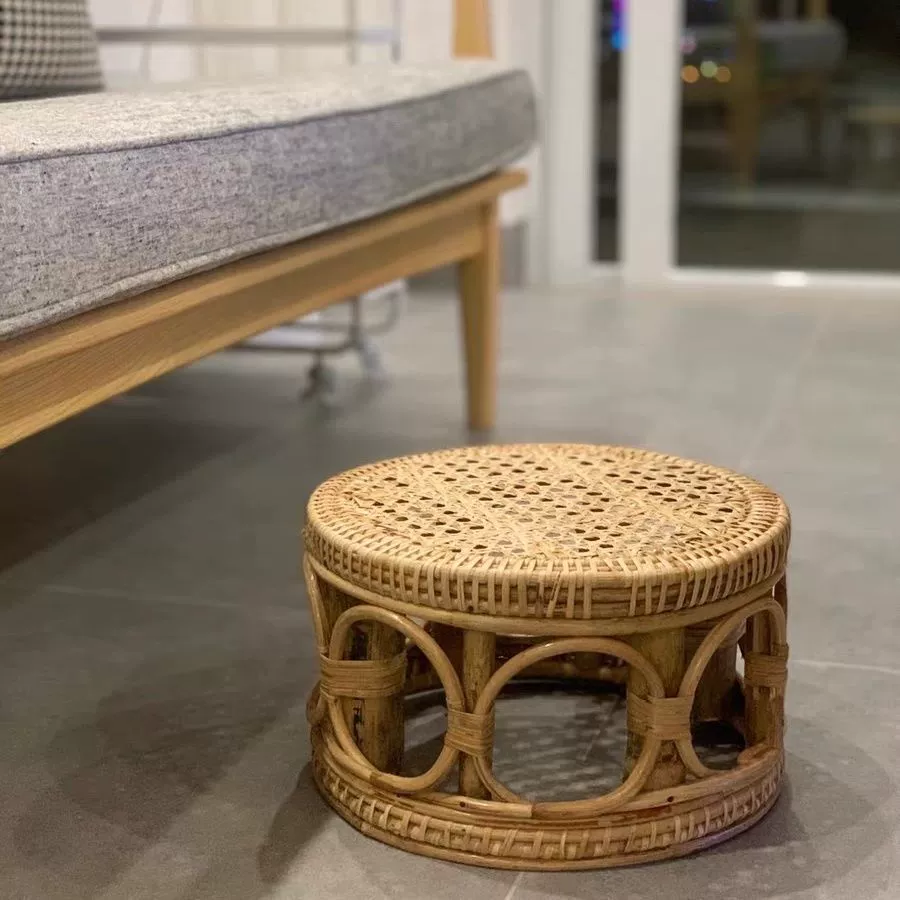 Пастырская ручная работа из ротанга сидит на скамейке из ротанга повседневная скамья из ротанга