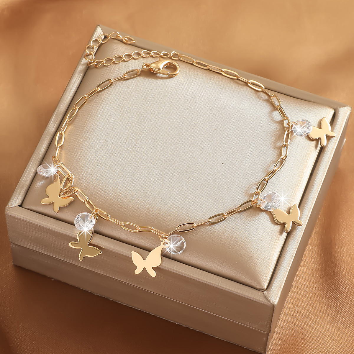 Transfronterizos de lujo ligero de alta calidad de zircon de cobre de moda simple accesorios de tobillas de mariposa para mujeres nuevos accesorios de pie de mariposa