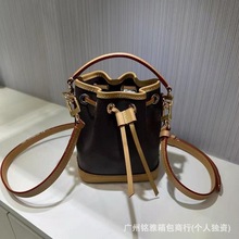 �߰汾�H���ϻ�nano ˮͰ�� ����б��Ů�� �ݳ�Ʒ���ư���