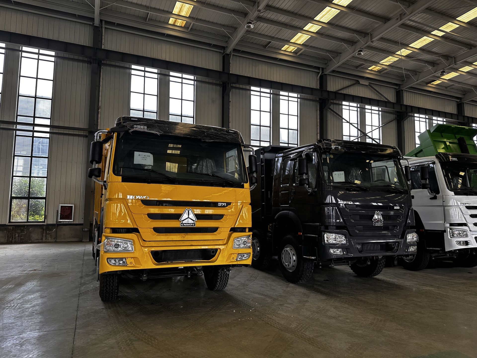 Sinotruk Howo 8X4 Dump Truck with Weichai Engine, Right-Hand Drive Engineering Transport Dump Truck, Exclusively for Cross-Border Sales