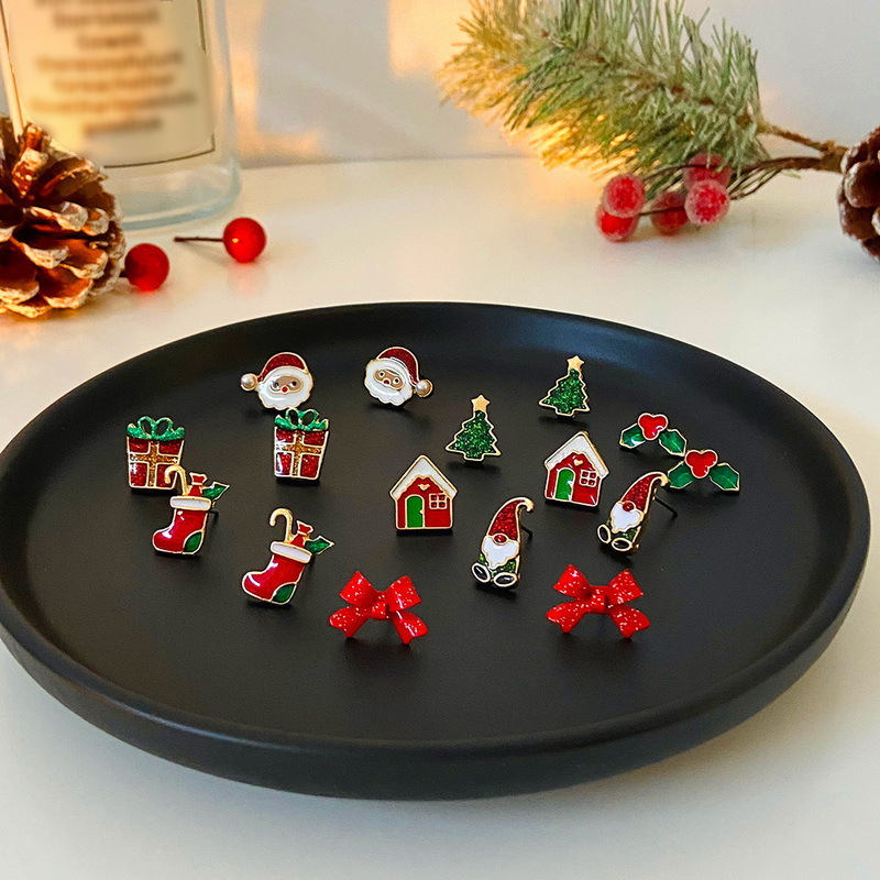 1 Set Simple Style Christmas Tree Santa Claus Christmas Socks Plating Alloy Drop Earrings Ear Studs display picture 2