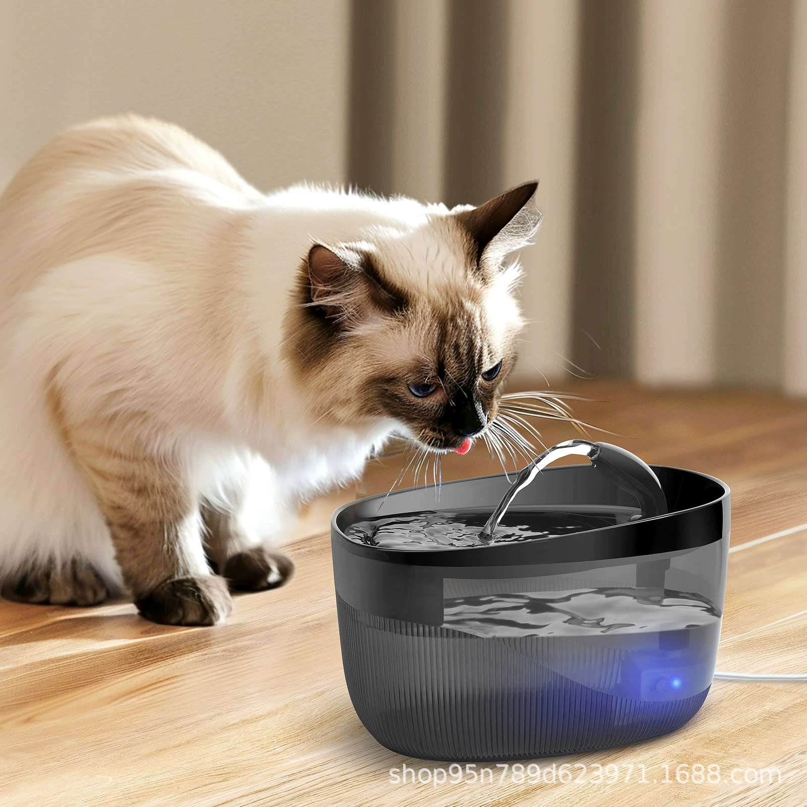 Автоматический фонтанчик для воды для животных, 2,2 л, с функцией автоматической фильтрации и смягчения воды, отключается при низком уровне воды или отключении питания.