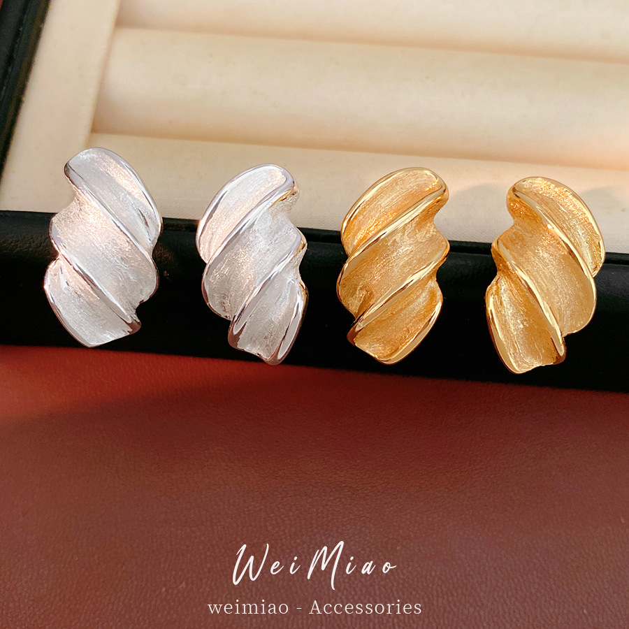 18k oro real galvanizado aguja de plata dibujada geometría pernos de orejas de estilo nicho simple pendientes de lujo ligero de alta sensación de orejas para mujeres image 1