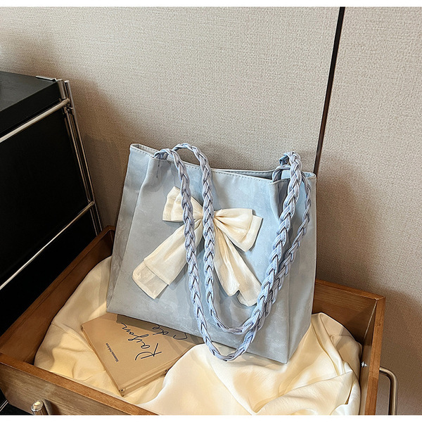 small design fashionable shoulder bag