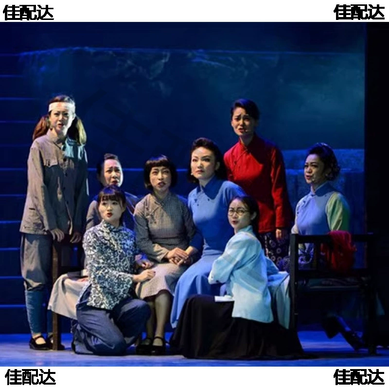 Сестра Цзян исполнила одежду, вышитую красным флагом, крестьянскую одежду, тюремные друзья подпольной партии