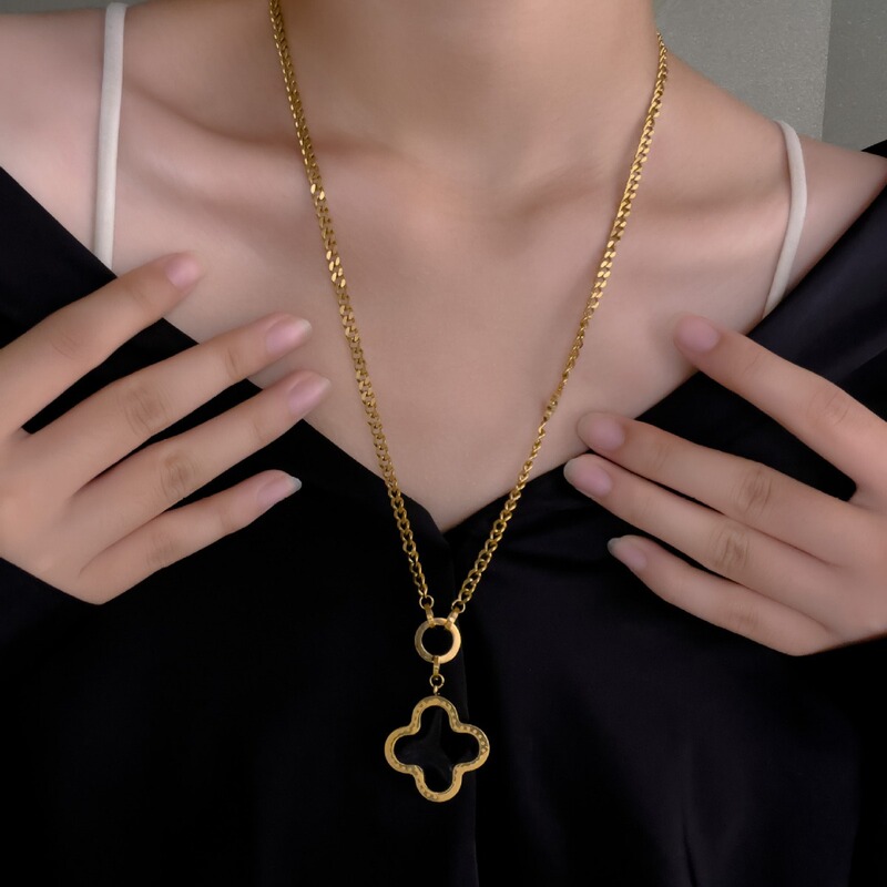 Double-sided four-leaf clover sweater chain 2022 new autumn and winter trend titanium steel jewelry light luxury high-end necklace accessories