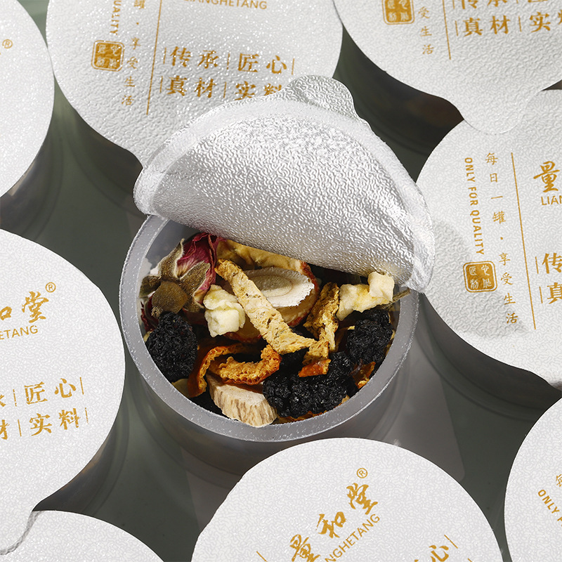 Goddess Herbal Tea Blend 20g Cold Brew Floral Wellness Tea with Red Ginseng Chrysanthemum Goji in use