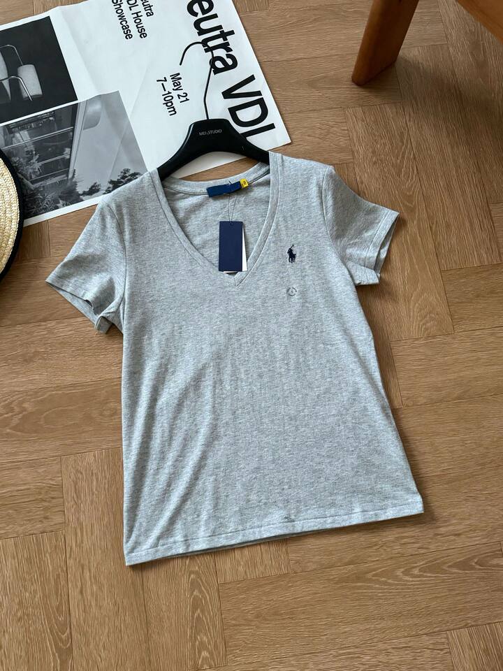 Áo thun nữ cotton tay ngắn cổ chữ V vai đứng thêu logo ngựa nhỏ, form rộng tôn dáng — Màu hồng, Màu trắng, Màu yến mạch, Xanh lá cây chi tiết 11