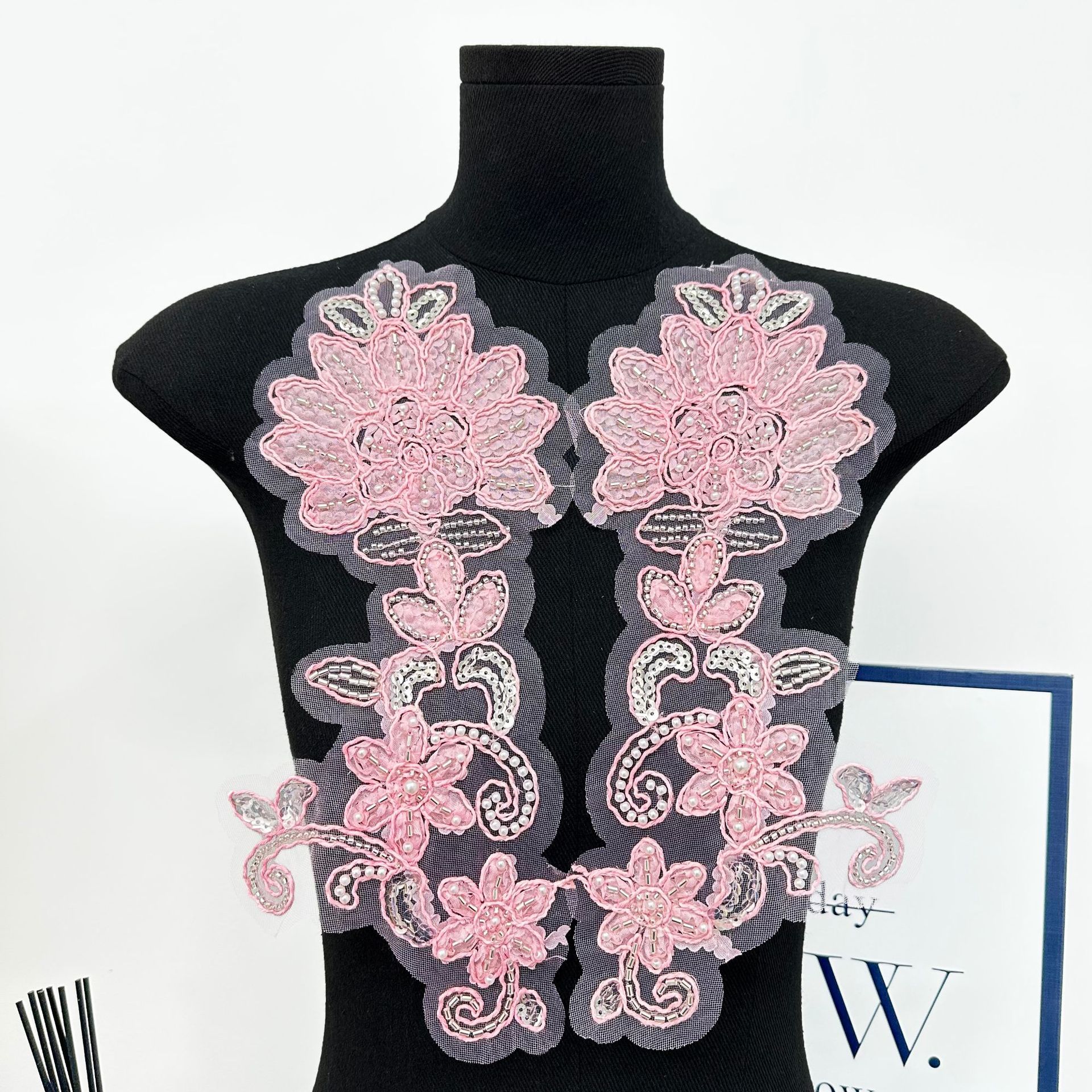 Vestido de boda cheongsam accesorios de decoración hechos a mano perlas flor parches de ropa de alta gama accesorios DIY 2026 nuevos al por mayor
