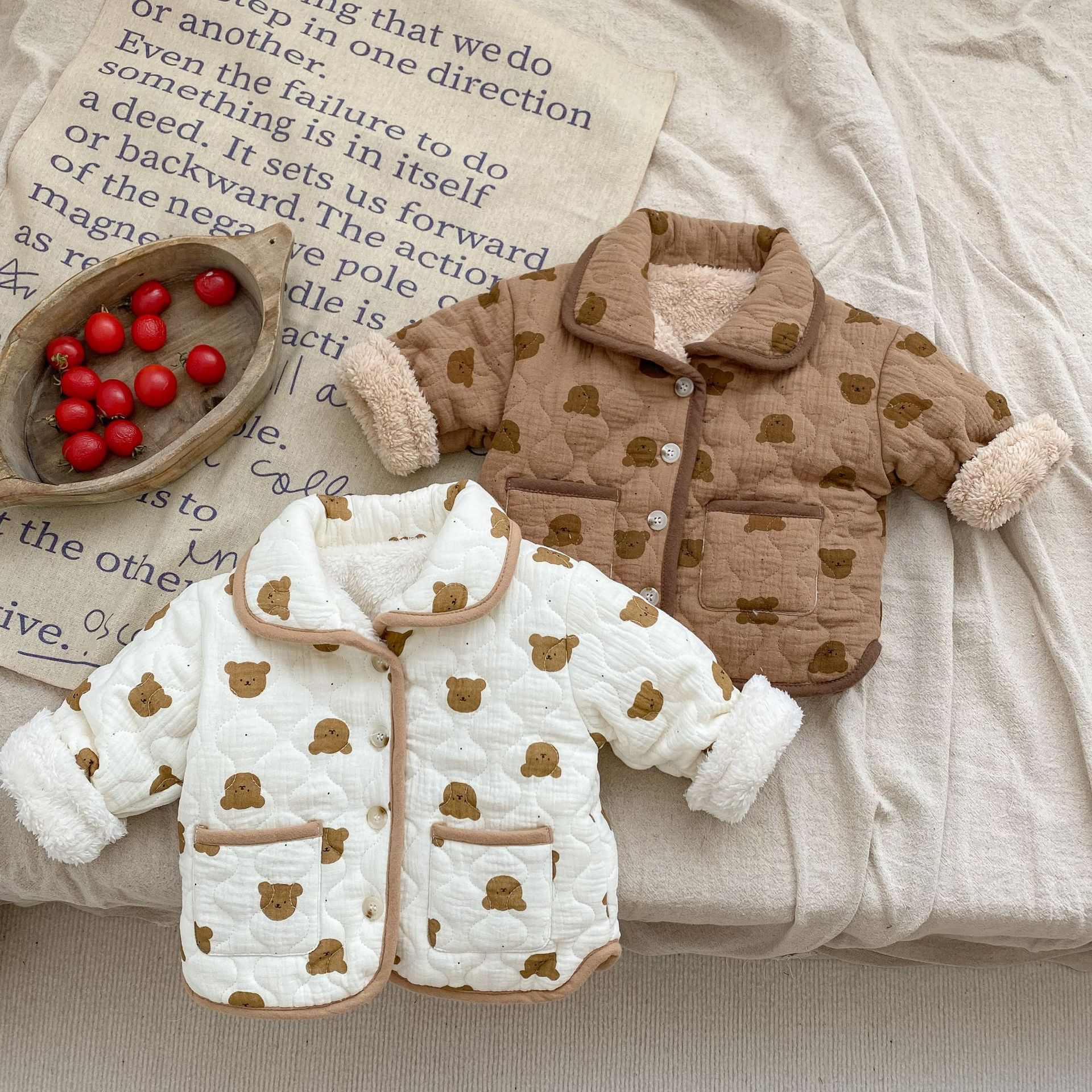Ins2023 Invierno ropa acolchada de algodón para niños completo impreso lindo oso engrosado Chaqueta de algodón acolchado bebé acolchado más abrigo de terciopelo