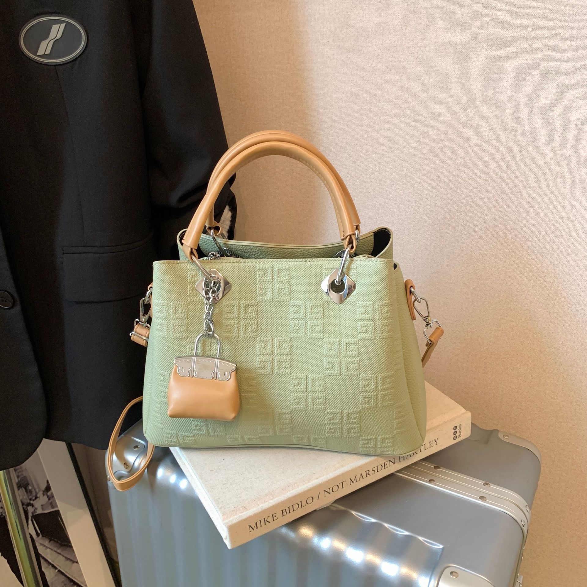 Bolsa de mano transfronteriza nueva alta sensación de bolso pequeño relieve de alto valor de la cara, moda versátil bolso de hombro extranjero bolso de mochila