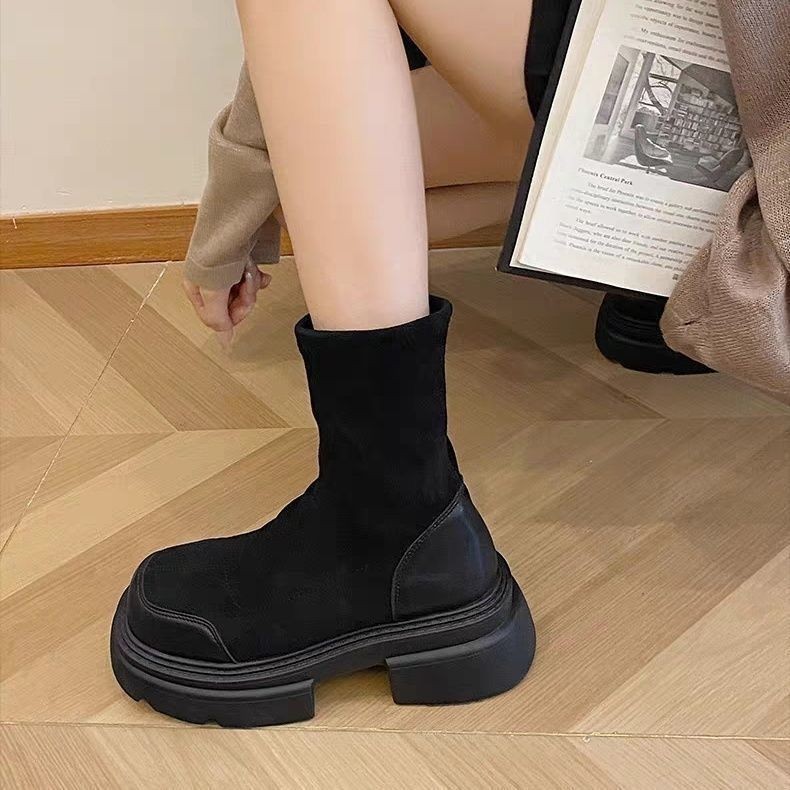 2026 botas cortas de tacones altos con suela gruesa para mujeres nuevas botas elásticas de principios de otoño delgadas retrógradas de estilo inglés Martin botas Chelsea