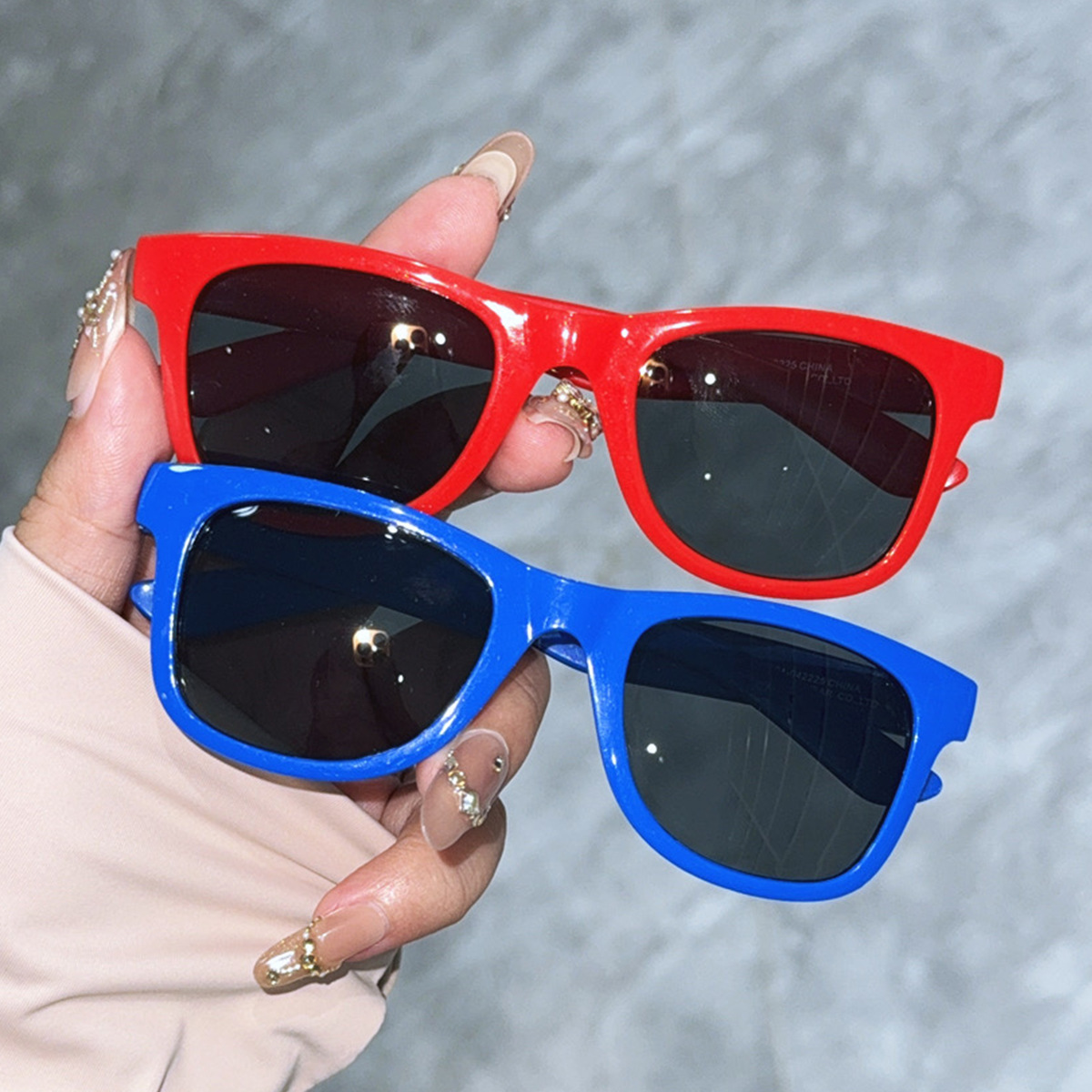 Gafas de Sol Infantiles de Marco de Plástico y Lente AC, Protección UV400, para Deportes al Aire Libre y Viajes