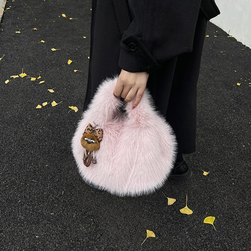 Bolsa de hombro de alto nivel de invierno y otoño versátil para mujeres 2025 nuevo nicho de diseño de estilo de viaje de la bolsa de cubo