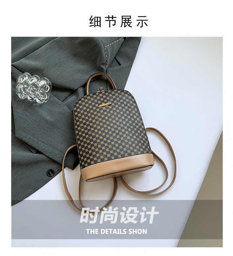 A stylish and trendy casual backpack for the 2024 autumn and winter season, featuring a large-capacity single-shoulder women's retro commuting crossbody bag Application Scenario