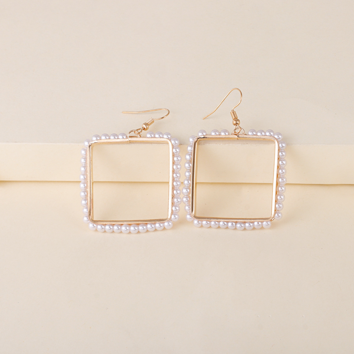 Retro Fashion Alloy Imitation Pearl Earrings display picture 5