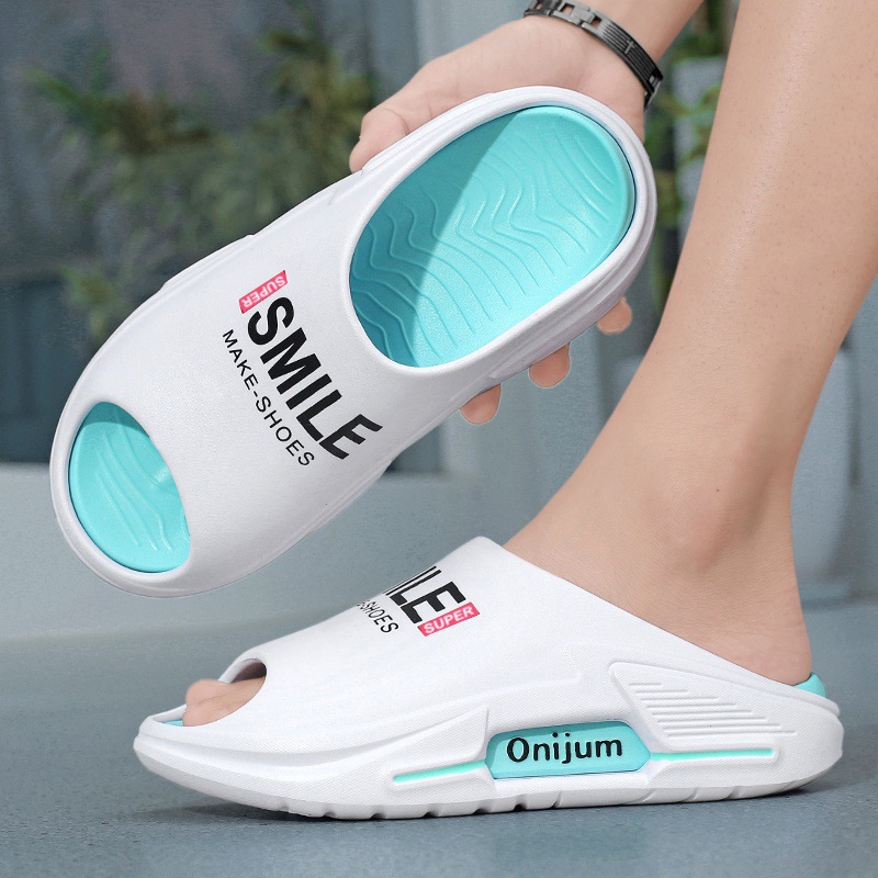 2025 zapatillas para hombres, parejas de verano, uso externo, letras de tendencia resistentes al desgaste, desodorantes para el hogar, sandalias y zapatillas para hombres, mujeres