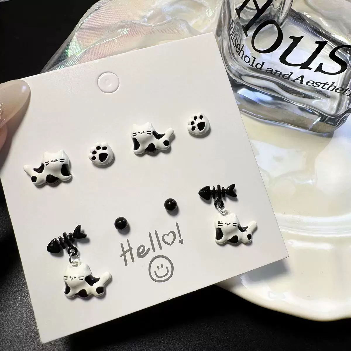 卡通猫咪~耳钉超可爱奶牛小猫鱼骨童趣黑白配色小众个性学生耳饰