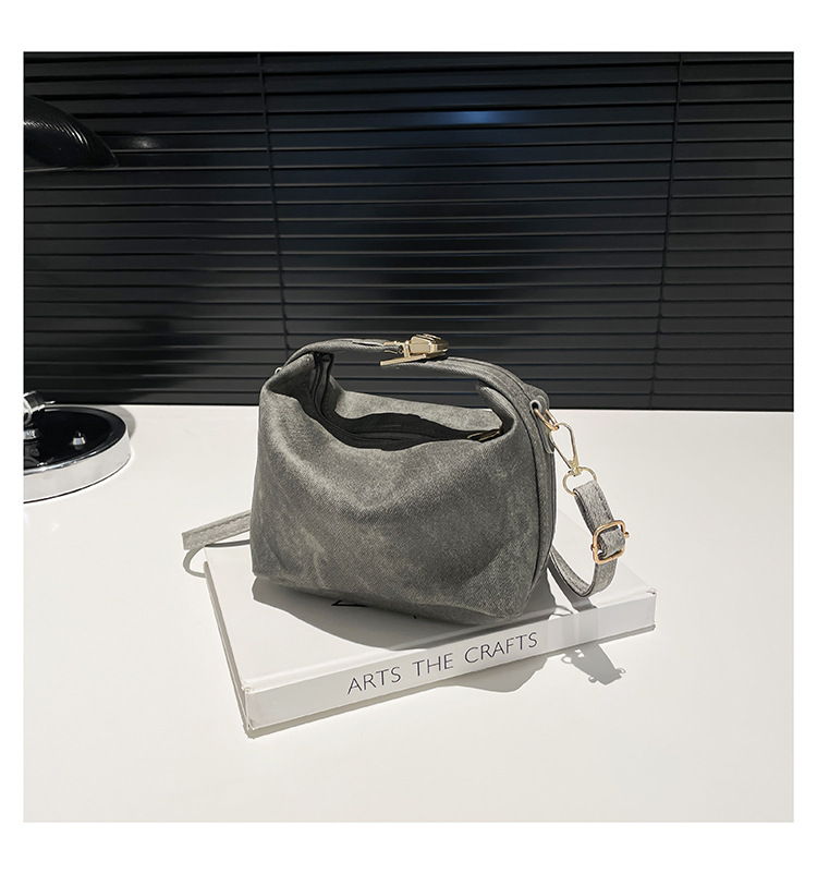 Nueva bolsa de hombro coreana universal 2024 otoño invierno bolso de mano de estilo extranjero diseño de nicho de moda de alto nivel