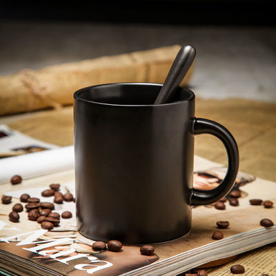 欧式创意黑色哑光大容量马克杯子磨砂简约咖啡杯带勺盖子陶瓷水杯|ru